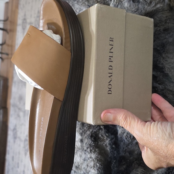 Donald Pliner Slide Sandal Size US 10 Saddle Color - Picture 4 of 9